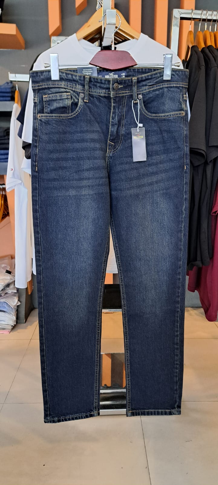 HOLLISTER Straight Fit JEANS